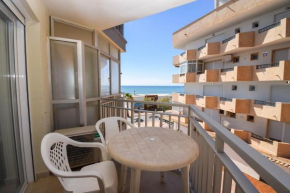 Ref 302 Beach front apartment in popular Riverina